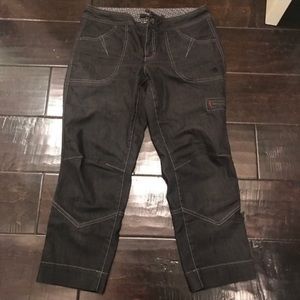 Black Athleta hiking traveling utility crop pant